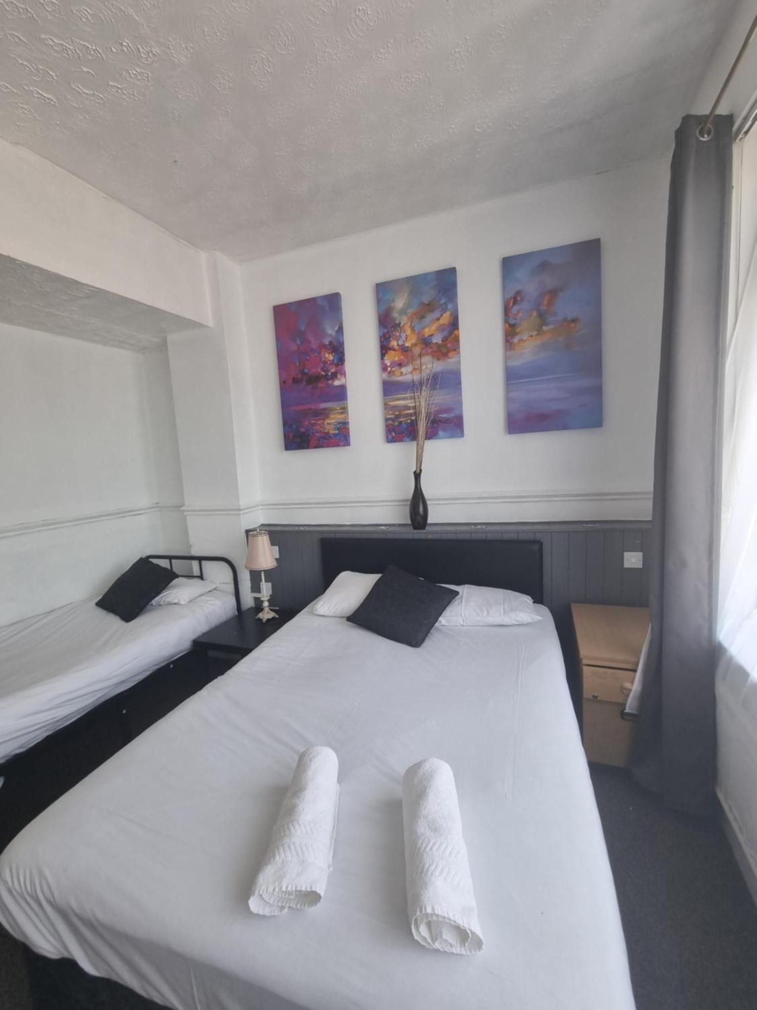 Henson Hotel Pleasure Beach Blackpool Zimmer foto