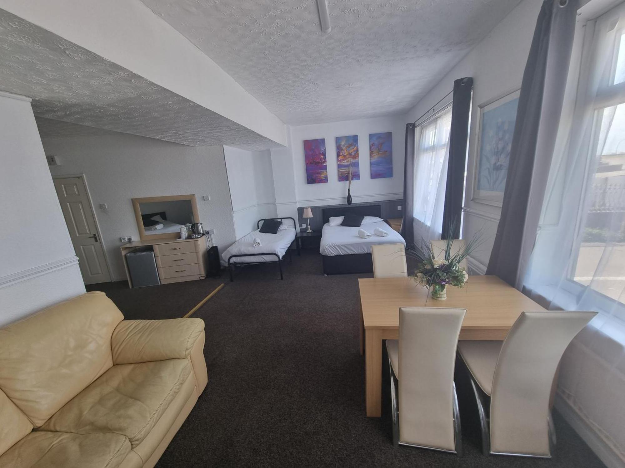 Henson Hotel Pleasure Beach Blackpool Zimmer foto