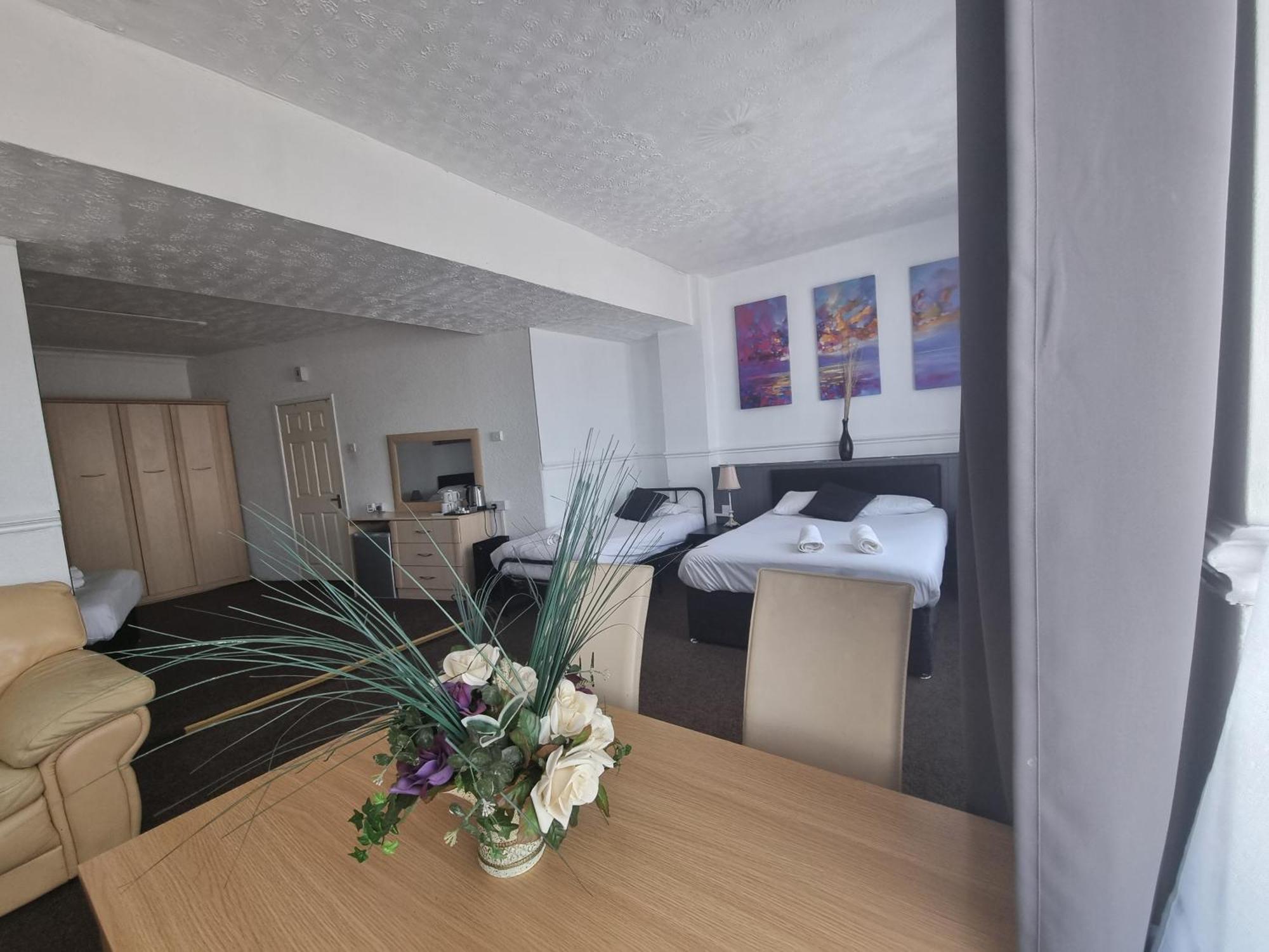 Henson Hotel Pleasure Beach Blackpool Zimmer foto